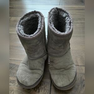 Cozy Gray Shearling Boots